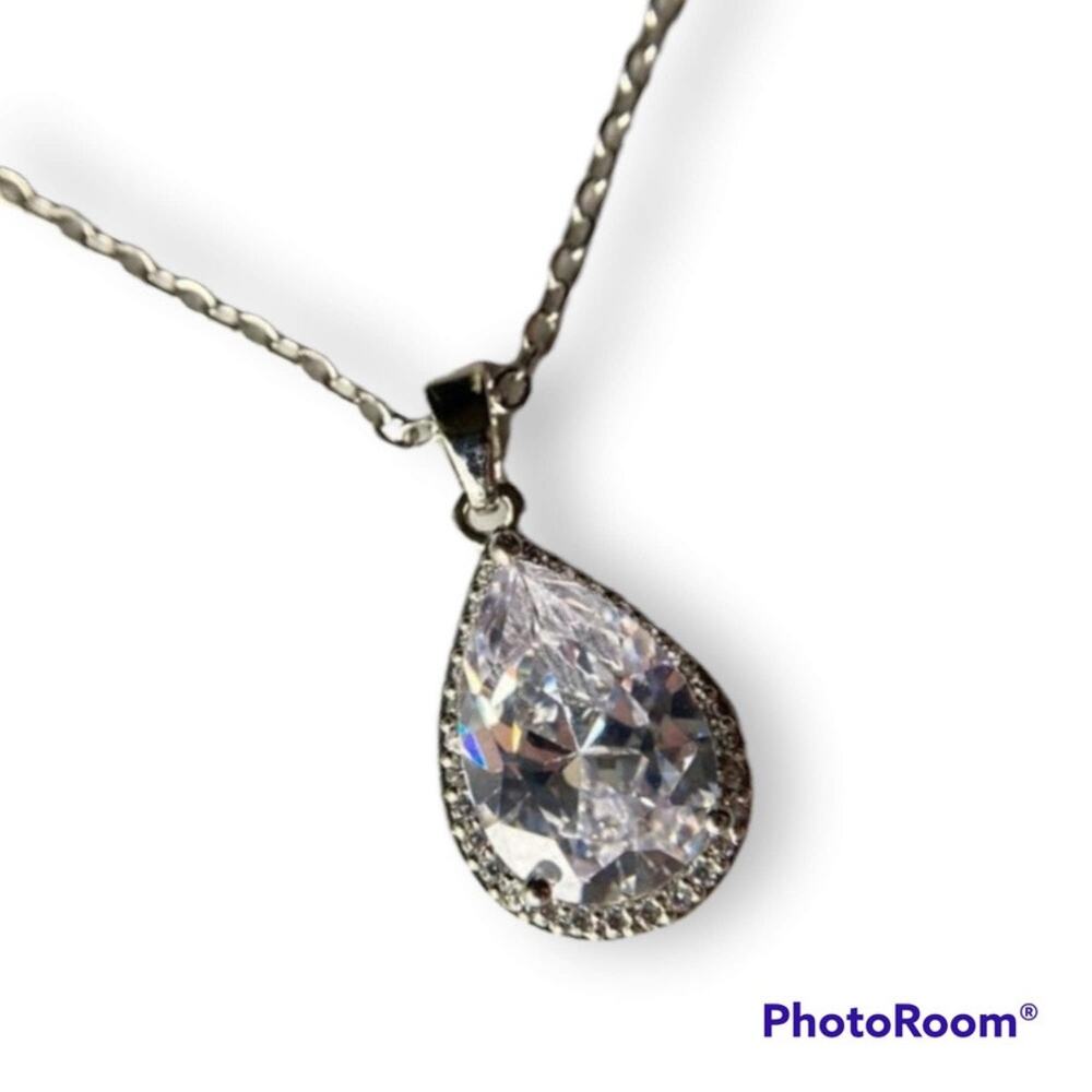 Charming Charlie large crystal drop pendant necklace